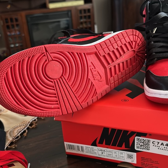 Nike Air Jordan. Size 7.5. Black and red high tops - Picture 3 of 5